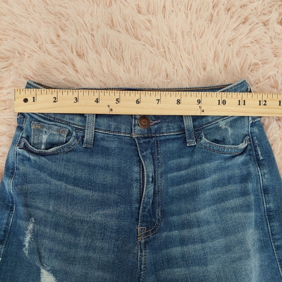 Hollister Distressed Straight Jean - High Rise - Size 00 w23 - Picture 12 of 12